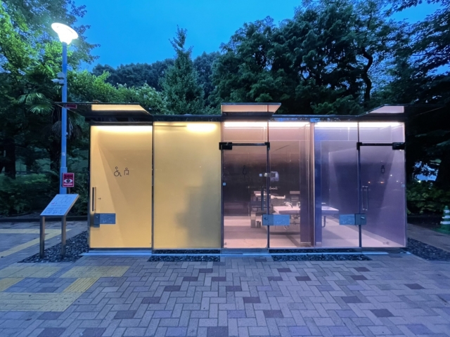 渋谷の透明トイレ