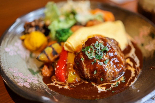 ハンバーグ＆オムライス